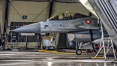 Danimarka ordusu envanterindeki bir F-16