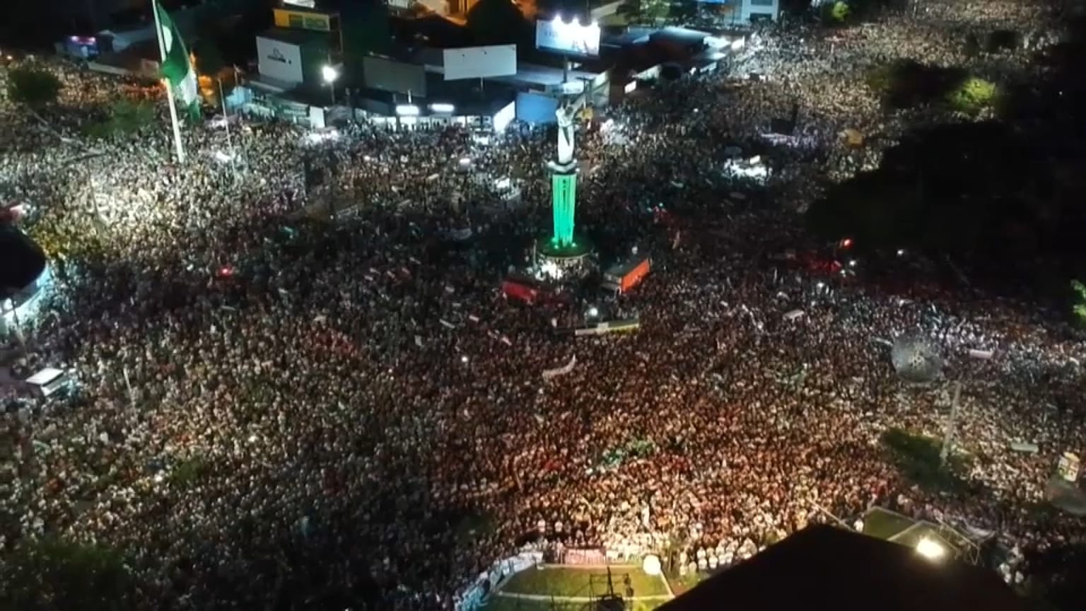 Manifestantes protestan en apoyo al encarcelado líder opositor y gobernador de Santa Cruz, Luis Fernando Camacho, en Santa Cruz, Bolivia, el 5 de enero de 2023.