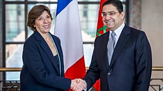 وزير الخارجية المغربي ناصر بوريطة رفقة نظيرته الفرنسية كاثرين كولونا في الرباط يوم 16 ديسمبر 2022.