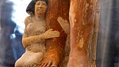 Die ägyptische Antikenbehörde hat Dutzende neuer archäologische Funde präsentiert