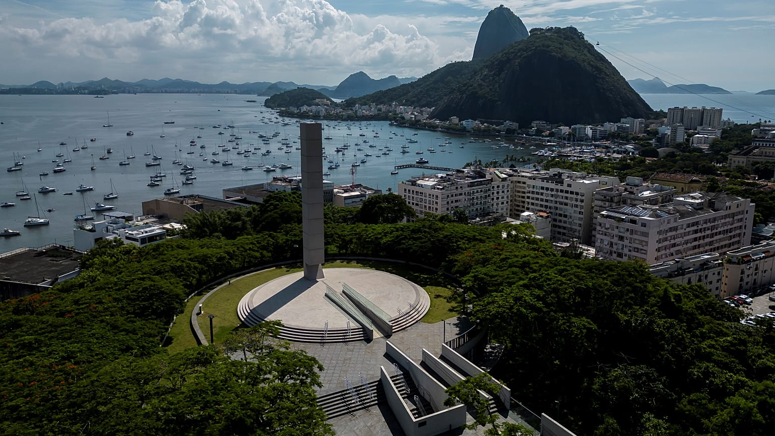 Monumento exterior do Memorial das Vítimas do Holocausto inaugurado no Rio de Janeiro, no dia 19 de janeiro de 2023
