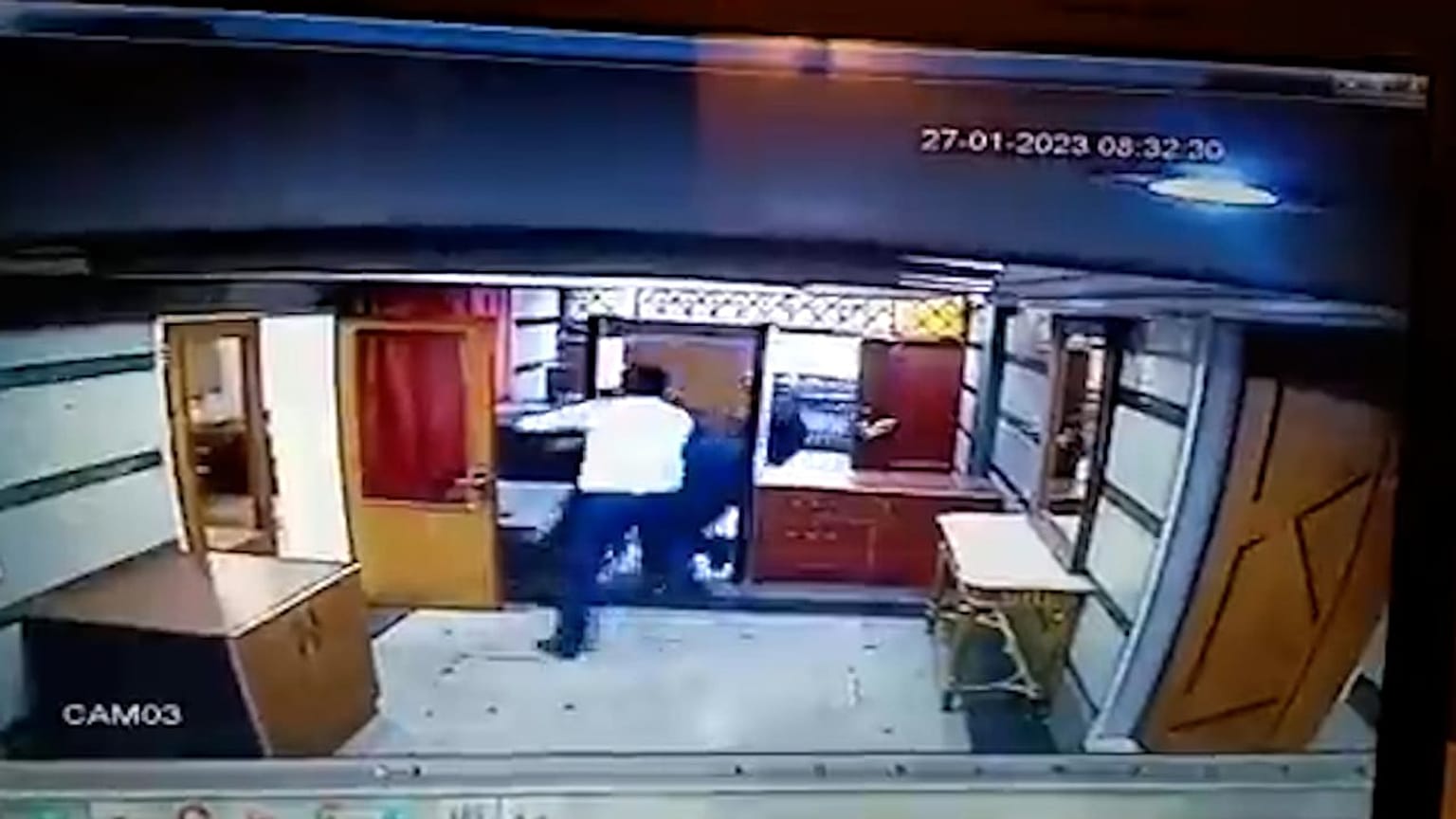 تصاویری از حمله و تیراندازی در سفارت جمهوری آذربایجان در تهران