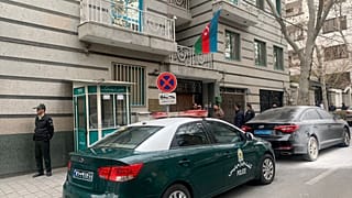 Azerbaycan'ın Tahran Büyükelçiliğine silahlı saldırı düzenlendi