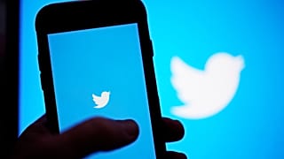 تطبيق تويتر على هاتف ذكي 2022.