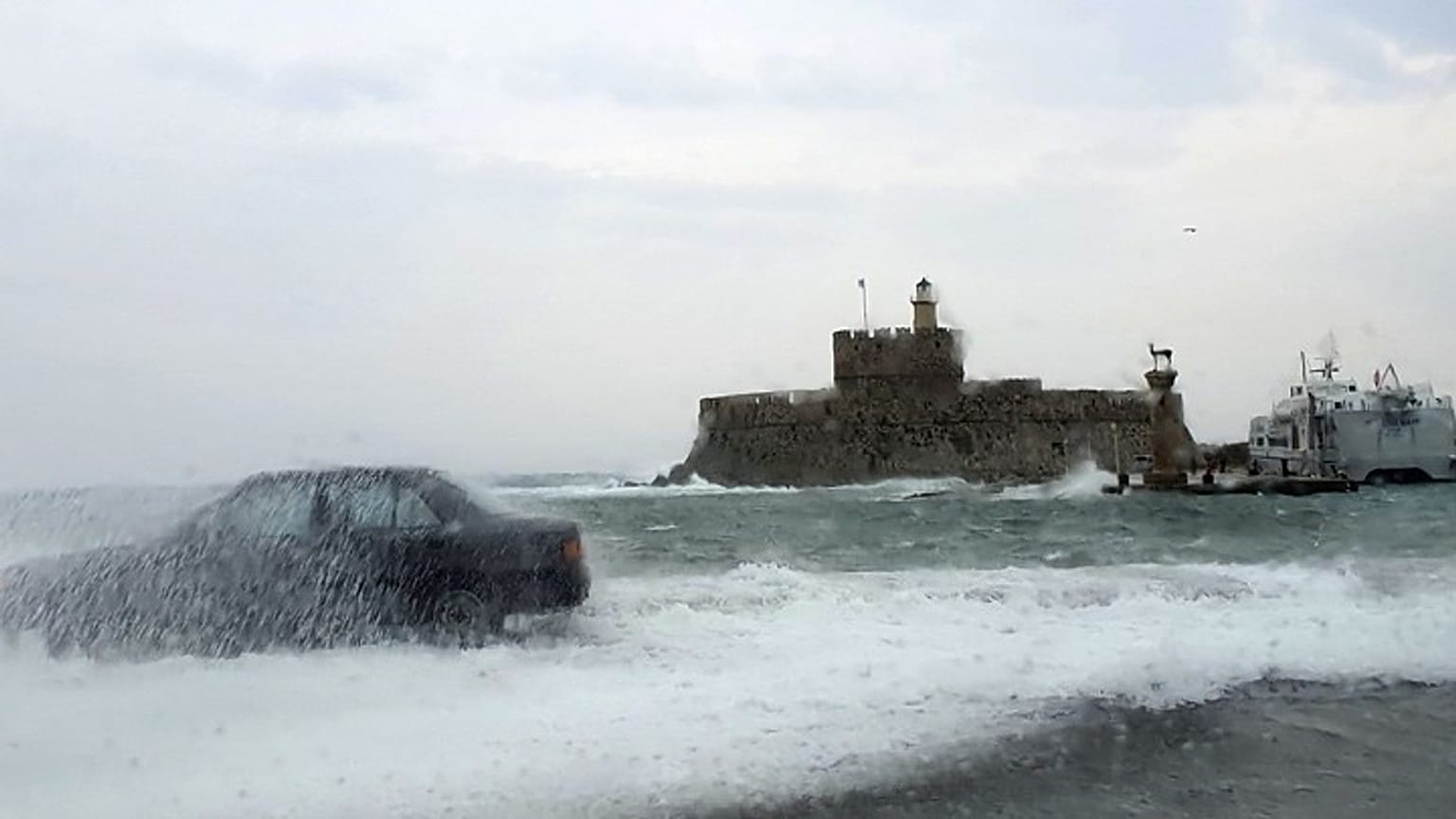 Κακοκαιρία στη Ρόδο (φώτο αρχείου)
