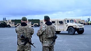 Danimarkalı askerler devriye gezerken (arşiv)