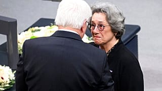 Le président allemand et Rozette Kats, survivante de la Shoah, au Bundestag à Berlin, vendredi 27 janvier 2023.