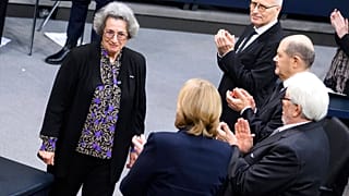 Rozette Kats es apluadida tras su intervención en el Bundestag