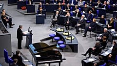 Η Ροζέτ Κατς που επέζησε από το Ολοκαύτωμα μιλάει στη γερμανική βουλή