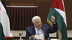 Mahmúd Abbász palesztin elnök a PFSZ főhadiszállásán, Ramalláhban