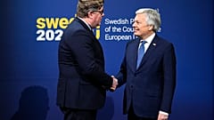 Le ministre suédois de la Justice (à gauche) et le commissaire européen à la Justice, Didier Reynders (à droite), à Stockholm, vendredi 27 janvier 2023.