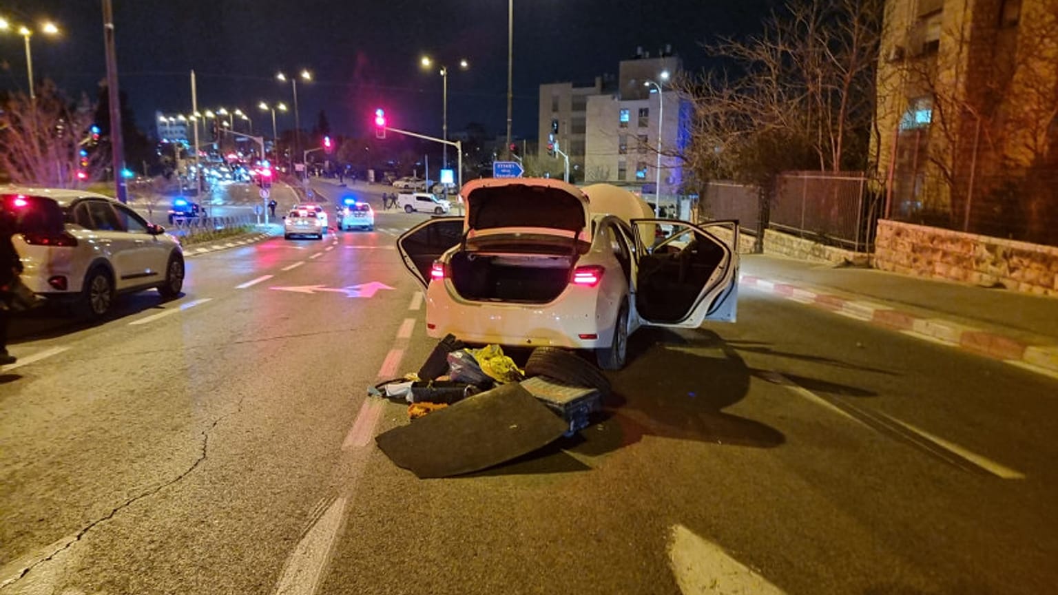 Kudüs'te bir sinagog yakınında düzenlenen silahlı saldırıda en az 5 İsrailli hayatını kaybetti