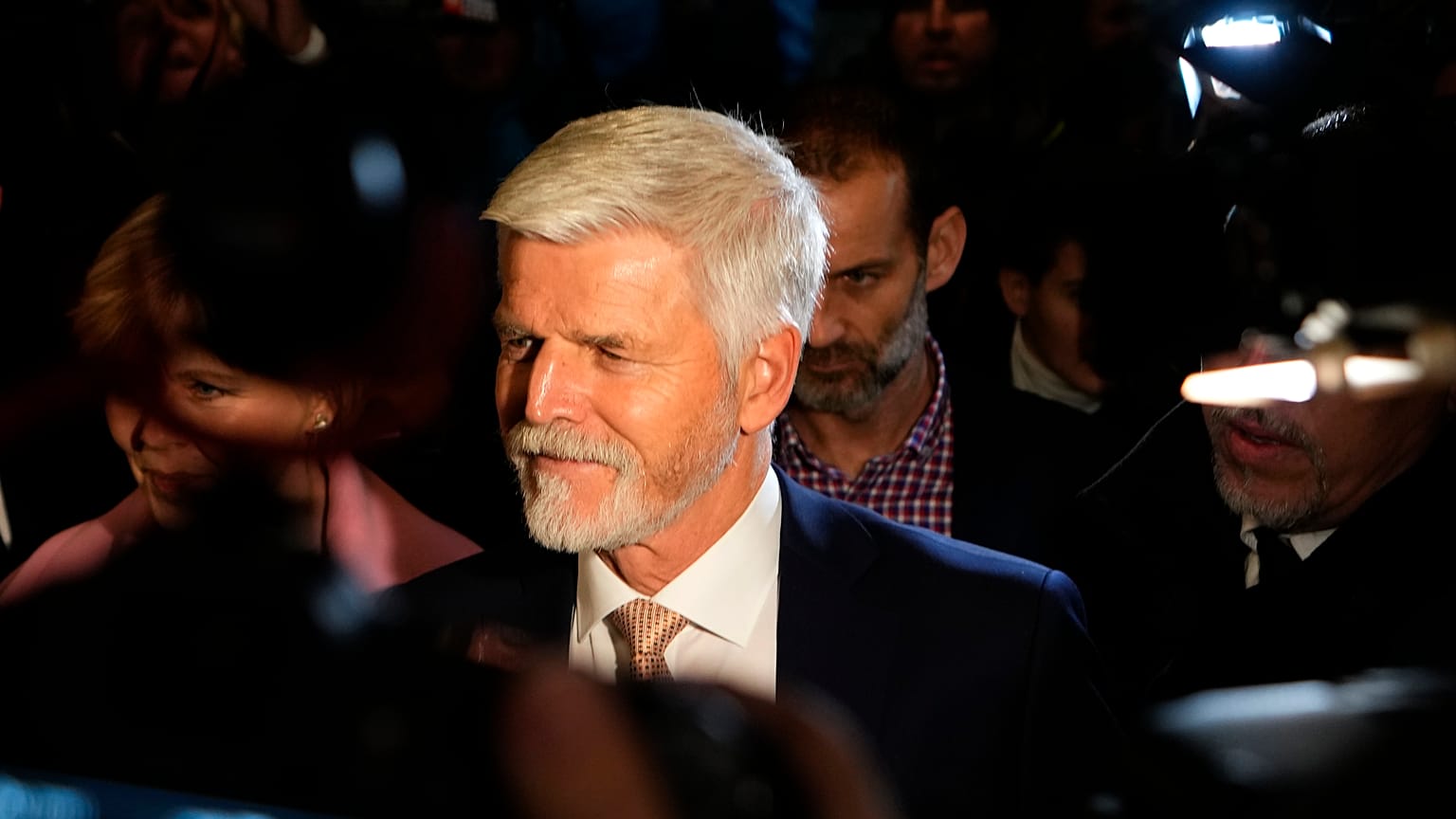 Предварительно на президентских выборах лидирует Пётр Павел.