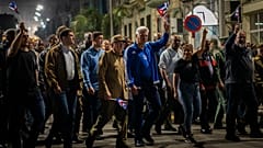 Президент Кубы Мигель Диас Канель и Рауль Кастро принимают участие в марше, посвященном 167-й годовщине со дня рождения Хосе Марти 