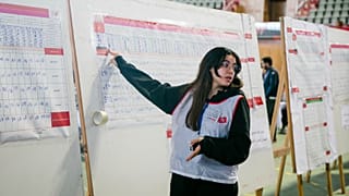 إحدى لجان الانتخابات البرلمانية خلال الجولة الأولى