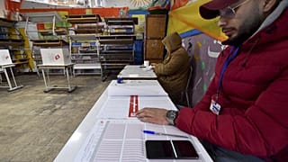 Участок для голосования на втором туре парламентских выборов в Тунисе 29 января 2023