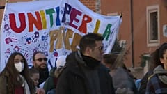  25.000 hívő volt vasárnap a Szent Péter téren, hogy üdvözölje a pápát