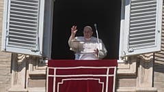 Папа Франциск после молитвы "Ангелус" на пл. Св. Петра 29 января 2023