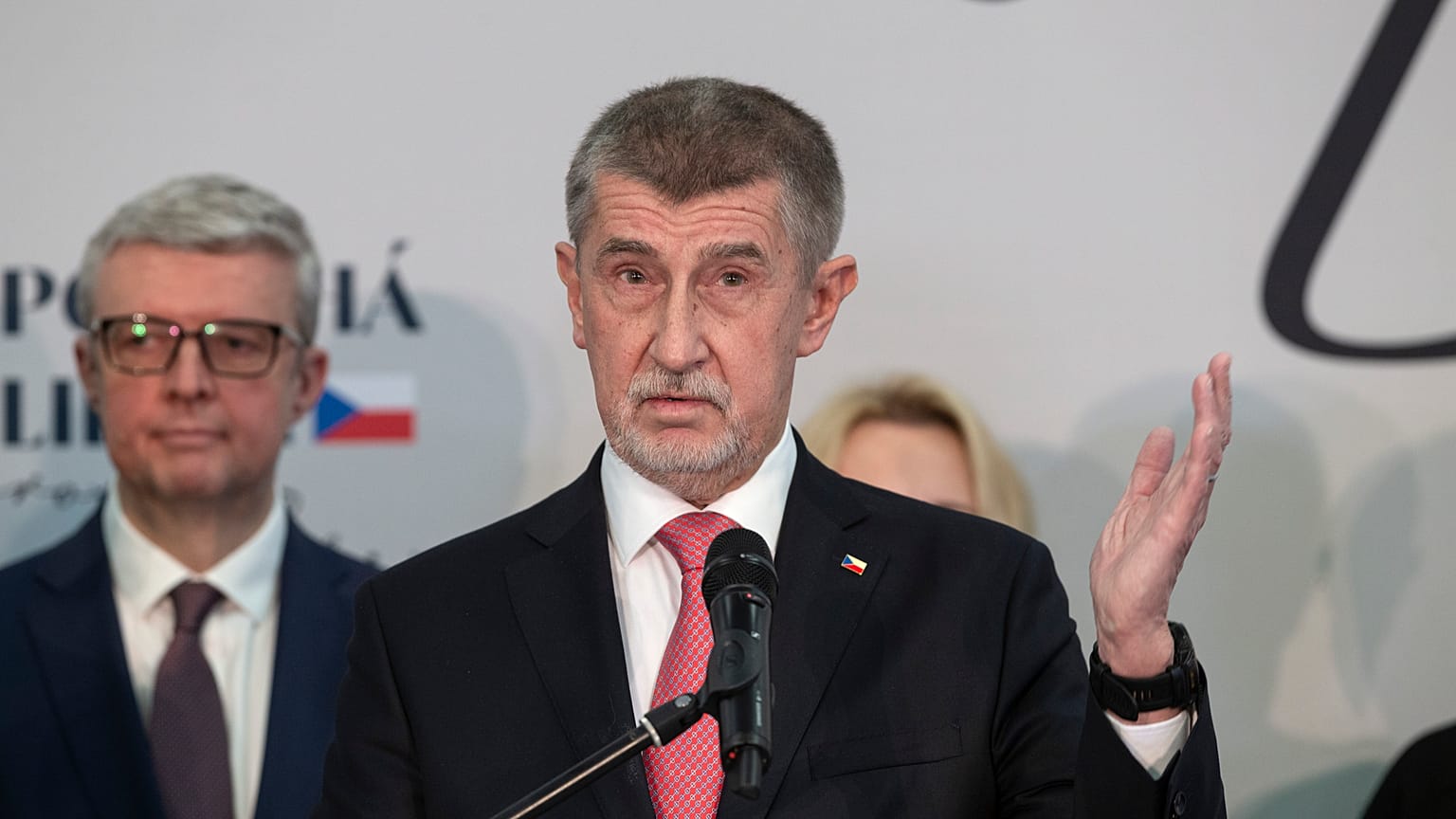 Андрей Бабиш признал поражение