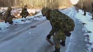 Észt tartalékosok a hadgyakorlaton.