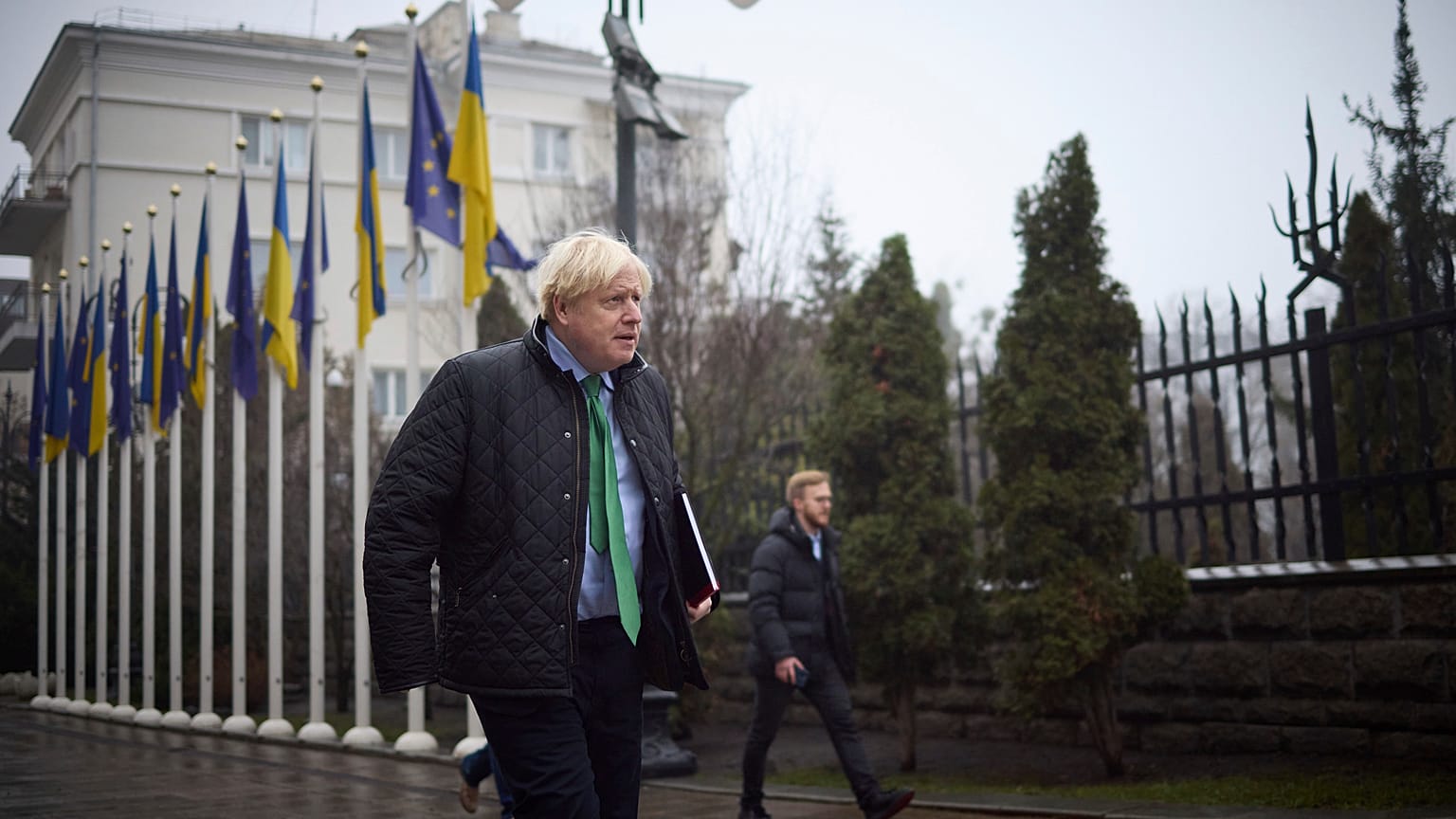 Boris Johnson durante uma visita a Kiev.
