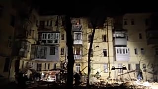 Das von russischer Artillerie getroffene Wohnhaus in Charkiw, Ukraine, 30.1.2023