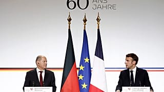 Emmanuel Macron  and Olaf Scholz
