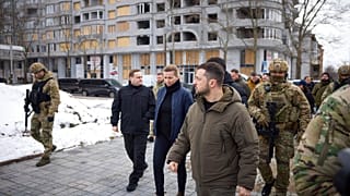 La primera ministra de Dinamarca de visita en Ucrania con el presidente del país, Volodímir Zelenski