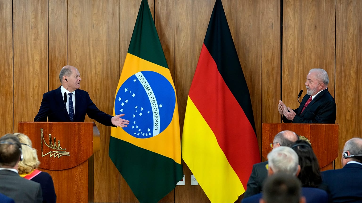 Le chancelier allemand Olaf Scholz et le président brésilien Luiz Inacio Lula da Silva au Palais Planalto, à Brasilia, au Brésil, lundi 30 janvier 2023.