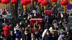 Pekingi utcakép a szigorú covid-korlátozások feloldása után