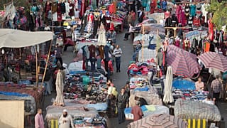 صورة أرشيفية لأحد الأسواق الشعبية في العاصمة المصرية، القاهرة.