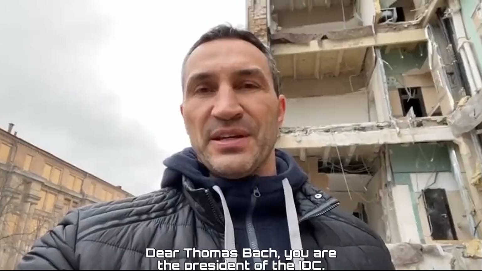 Lebombázott házak közül szól a Nemzetközi Olimpiai Bizottsághoz Volodimir Klicsko