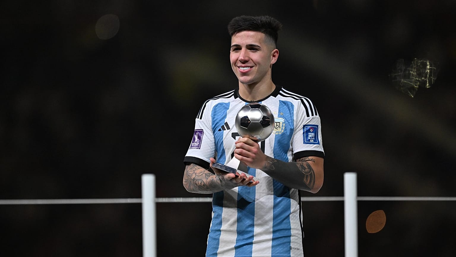 Enzo Fernandez, Dünya Kupası'ında En İyi Genç Oyuncu ödülünü almıştı