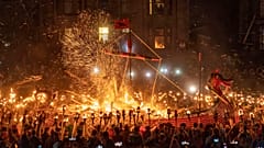 Das Verbrennen der Galeere ist eine der spektakulärsten Traditionen beim "Up Helly Aa"-Fest.