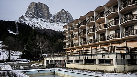 An empty hotel at the former resort of Col de l’Arzelier in Château-Bernard.