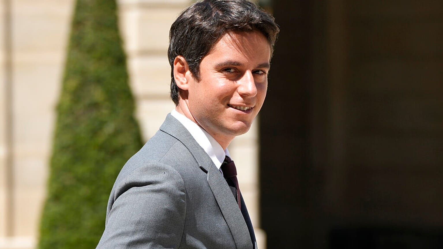 Gabriel Attal francia munkaügyi miniszter (2022-ben, még kormányszóvivőként)
