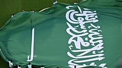 Katar Dünya Kupası'nda açılan bir Suudi Arabistan bayrağı