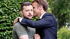 President Emmanuel Macron's rather awkward attempt at doing 'la bise' to President Volodymy Zelenskyy