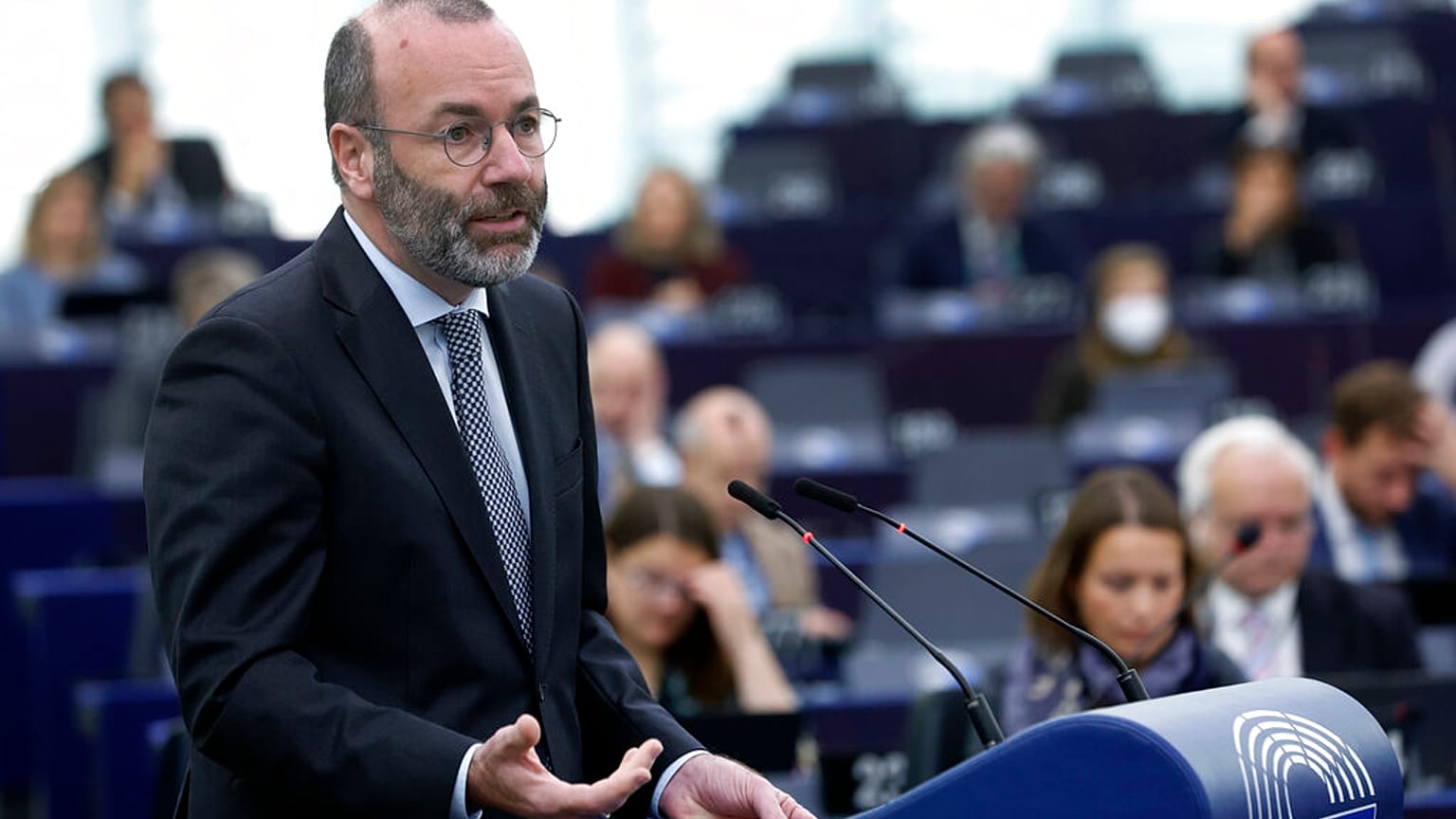 Ο επικεφαλής της ΚΟ του ΕΛΚ, Μάνφρεντ Βέμπερ στο Ευρωκοινοβούλιο