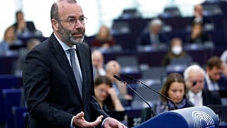 Ο επικεφαλής της ΚΟ του ΕΛΚ, Μάνφρεντ Βέμπερ στο Ευρωκοινοβούλιο