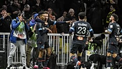 عز الدين أوناحي، لاعب الوسط الدولي المغربي  خلال مباراة بين مرسيليا ونانت  في نانت، غرب فرنسا