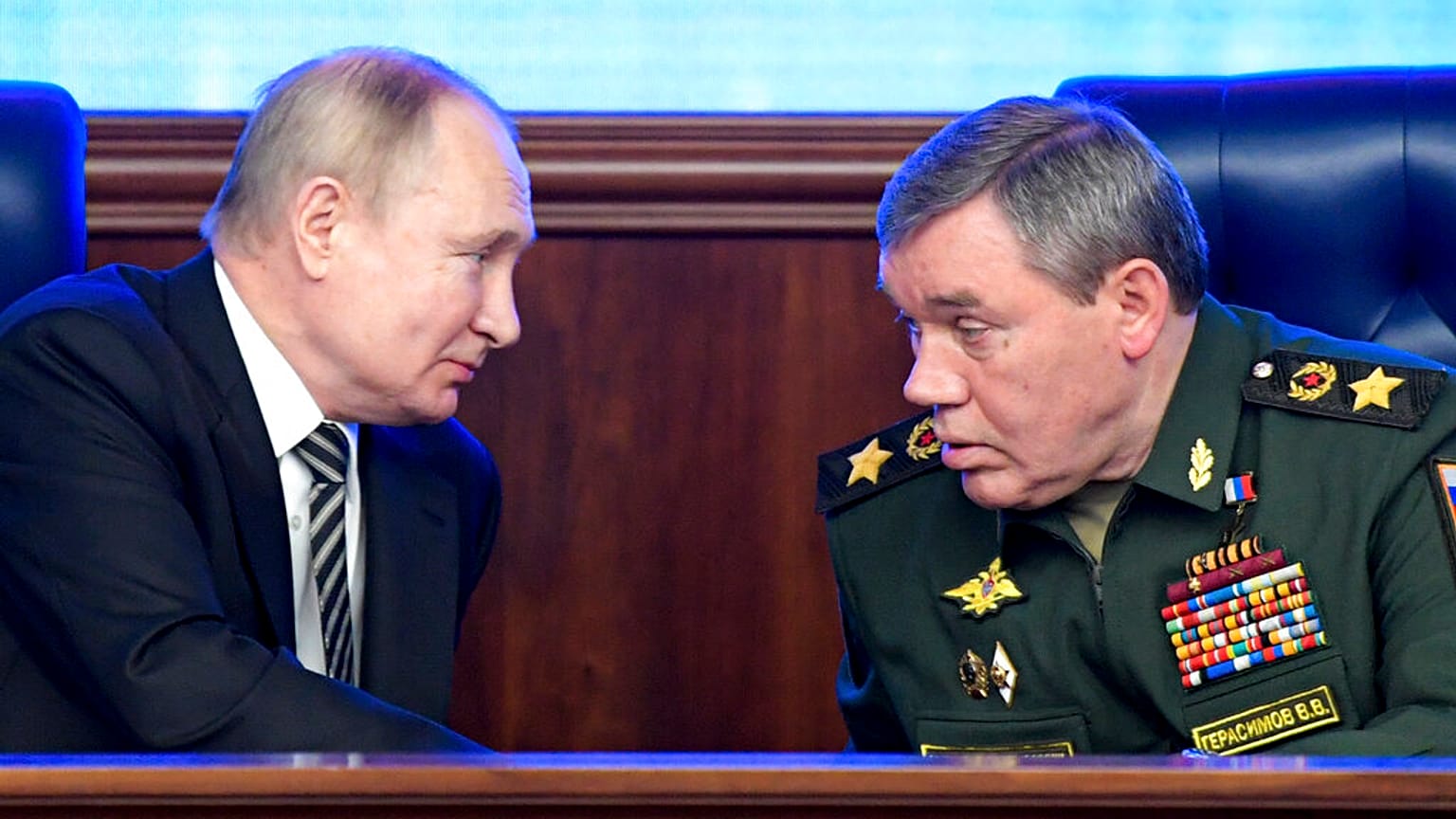 Russian President Vladimir Put, left, and Russian General Staff Valery Gerasimov - illusztráció