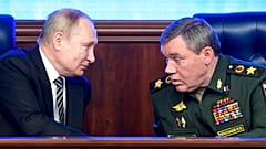 Russian President Vladimir Put, left, and Russian General Staff Valery Gerasimov - illusztráció