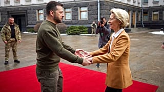 O presidente da Ucrânia recebeu a presidente da Comissão Europeia, em Kiev, para mais uma cimeira bilateral