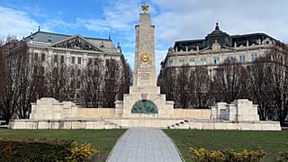 A Szabadság téri szovjet hősi emlékmű
