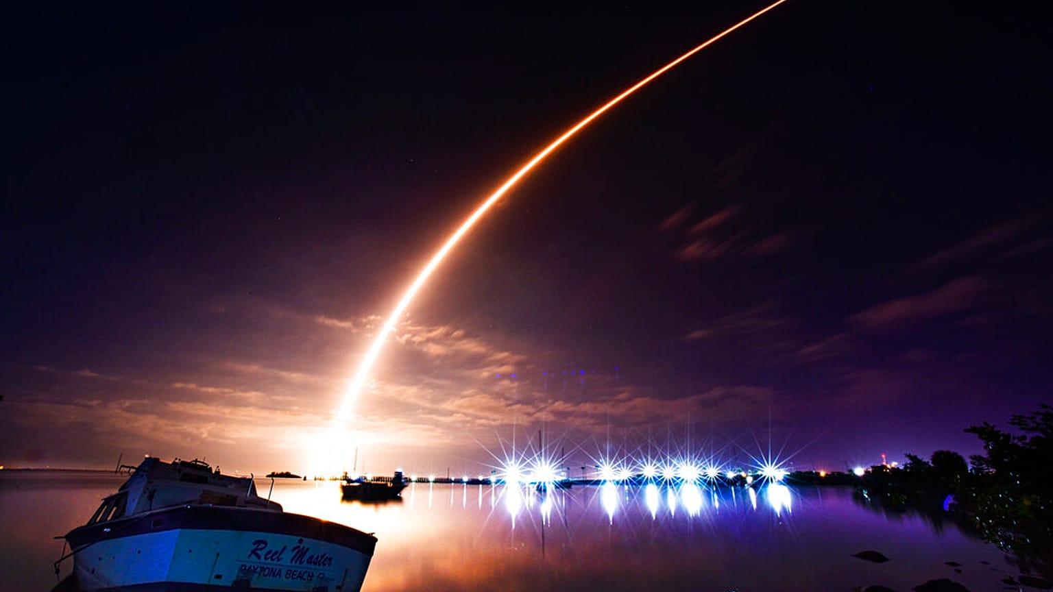 53 Starlink internet uydusu taşıyan  paceX'in Falcon 9 roketi 2 Şubat'ta fırlatıldı