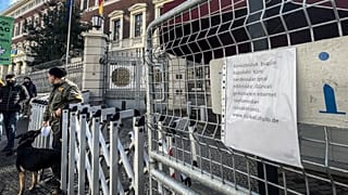 Türkiye'deki konsolosluklarını kapatan Batılı ülkelerin sayısı artıyor.