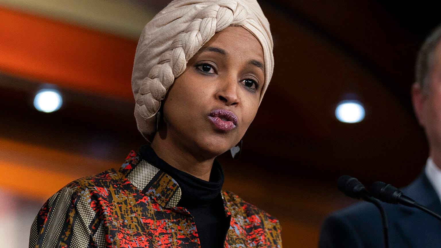 Demokrat Partili Afrika doğumlu Ilhan Omar Dış İlişkiler Komitesi'nden ihrac edildi