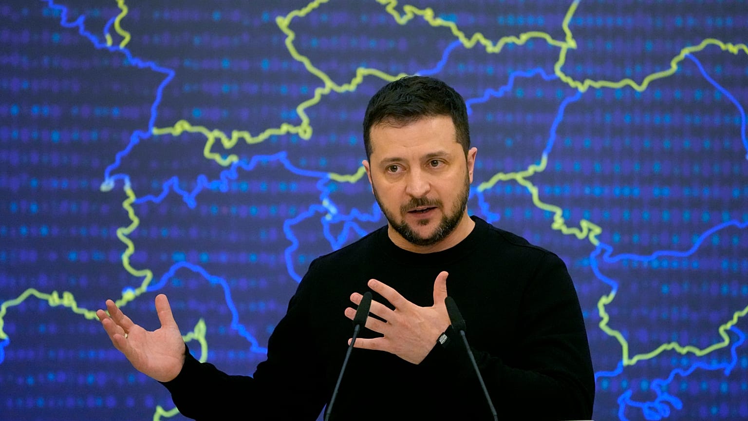 El presidente Volodímir Zelenski se dirige a los medios tras la cumbre UE-Ucrania en Kiev, Ucrania, el 3 de febrero de 2023. 