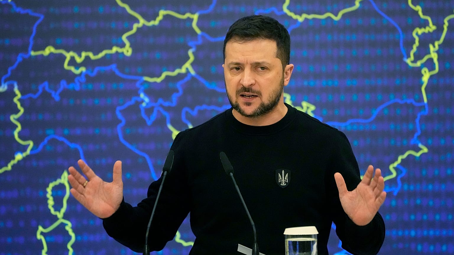 Presidente da Ucrânia discursa em conferência de imprensa após a cimeira UE-Ucrânia em Kiev